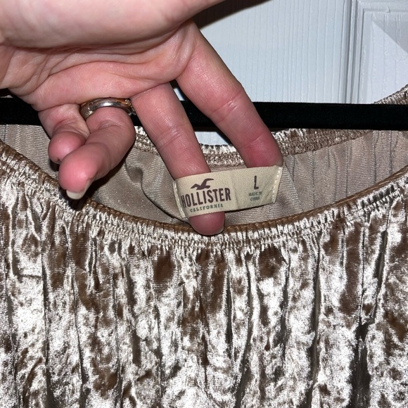 Hollister Shimmering Velvet Off-Shoulder Blouse Large - Picture 2 of 3